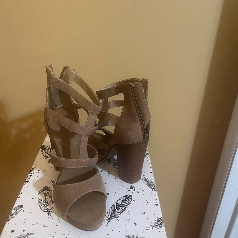 Groove Tan Strappy Heels